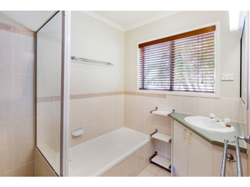58 Esplanade, Point Vernon QLD 4655