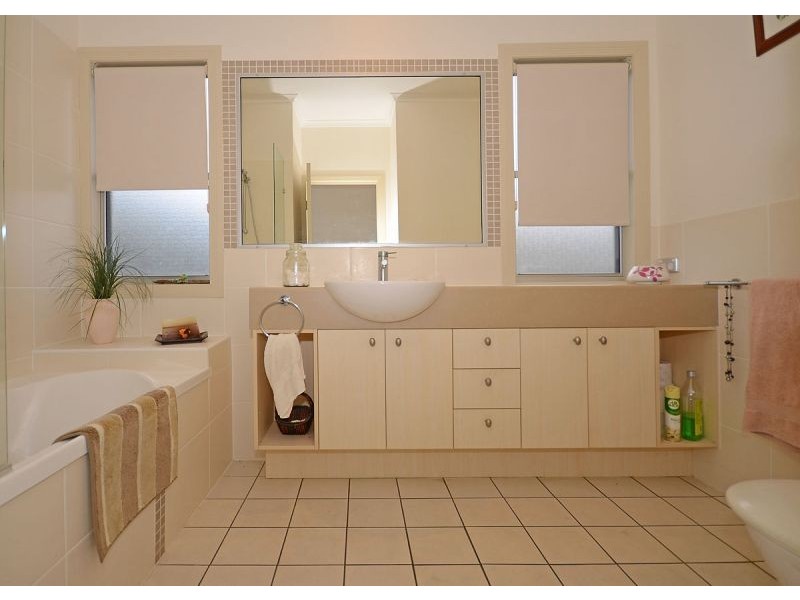 9/230 Pulgul Street, Urangan QLD 4655