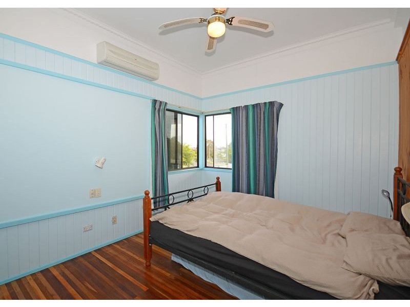 43 Kent Street, Urangan QLD 4655