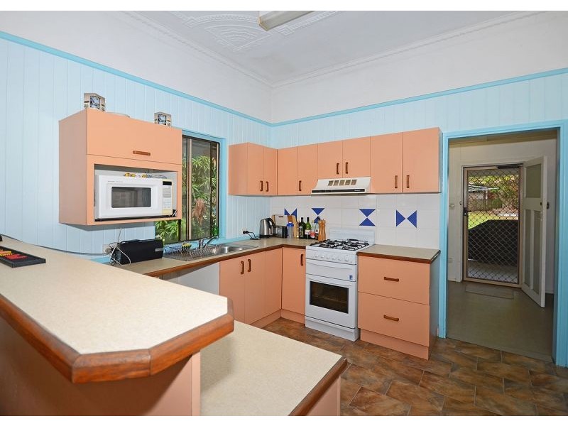 43 Kent Street, Urangan QLD 4655