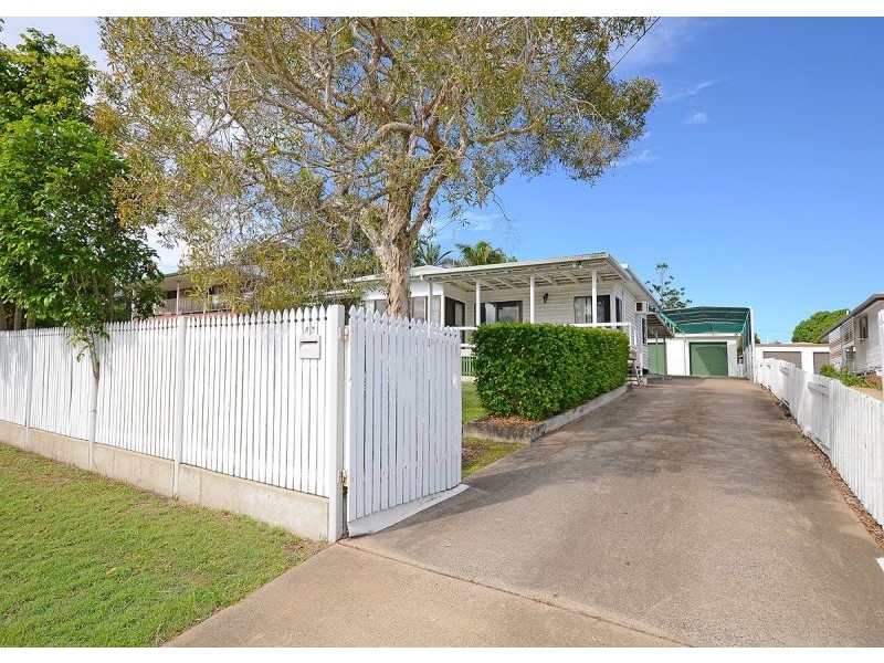 43 Kent Street, Urangan QLD 4655