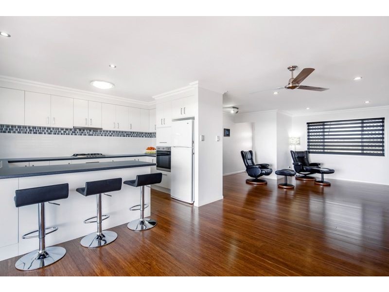 5 Sandy View Drive, Nikenbah QLD 4655