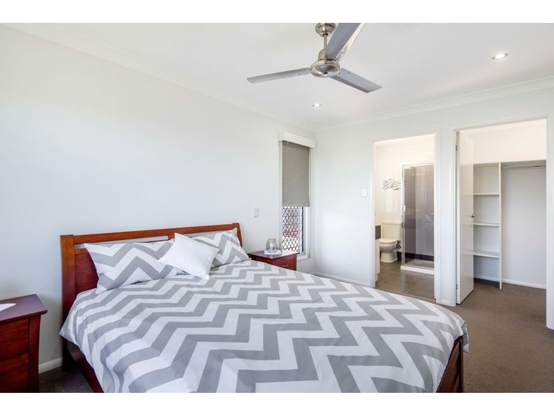 5 Sandy View Drive, Nikenbah QLD 4655