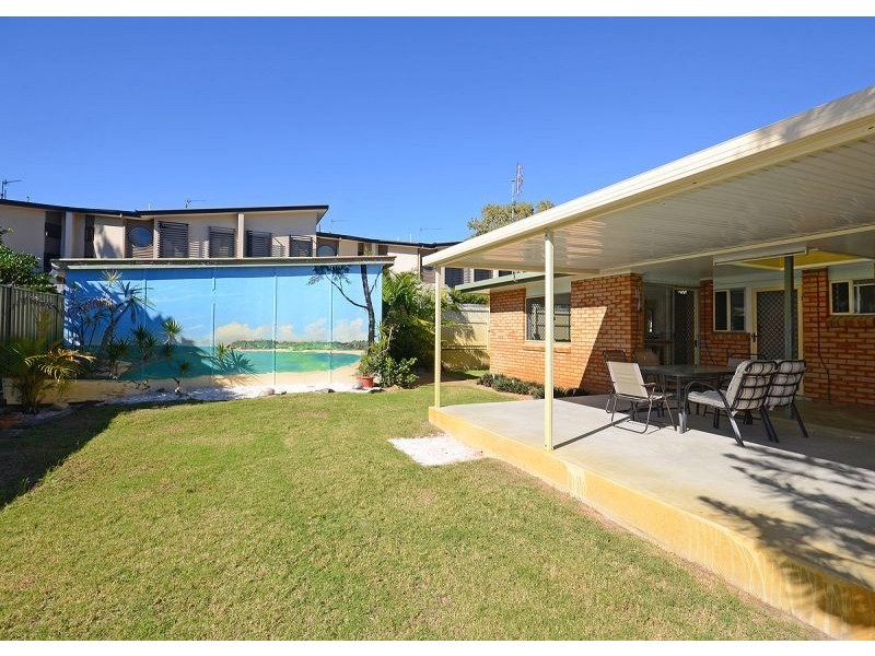 50 Shell Street, Urangan QLD 4655