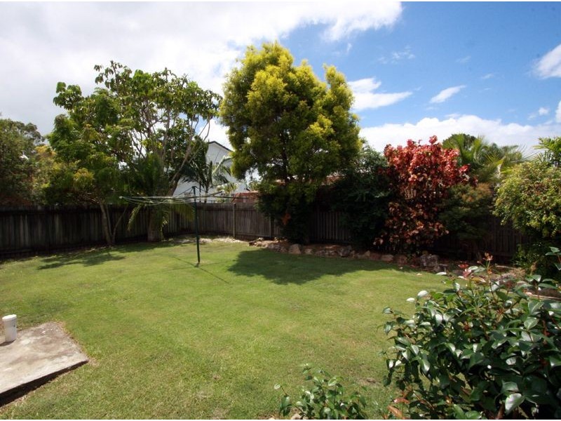 2 Meledie Avenue, Kawungan QLD 4655