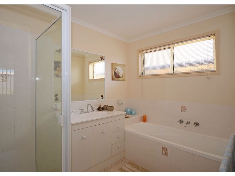 18 Bronton Way, Point Vernon QLD 4655