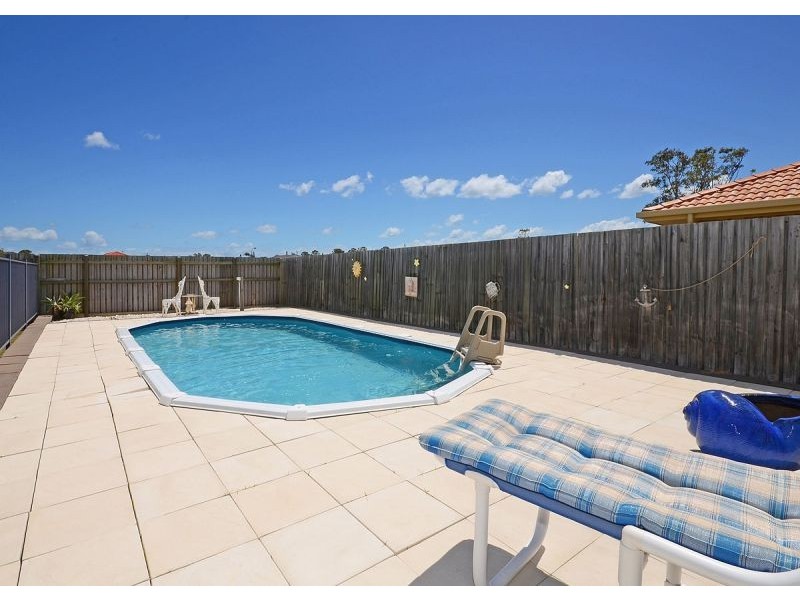 18 Bronton Way, Point Vernon QLD 4655