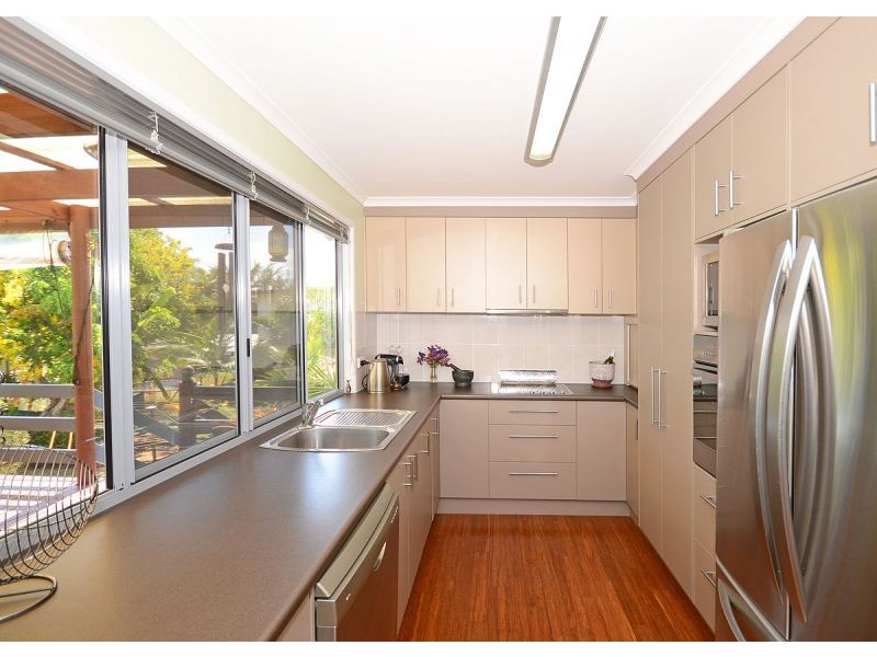 6 Paradise Street, Point Vernon QLD 4655