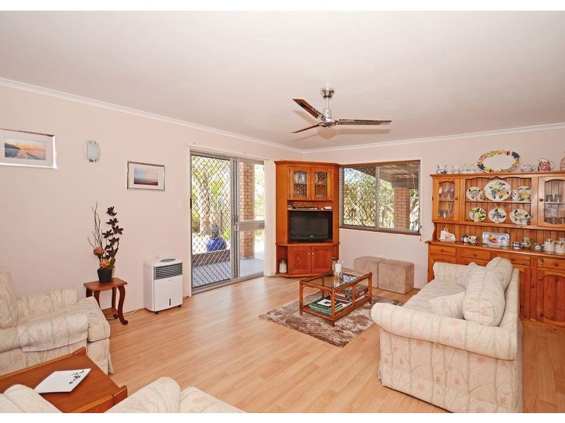 6 Paradise Street, Point Vernon QLD 4655