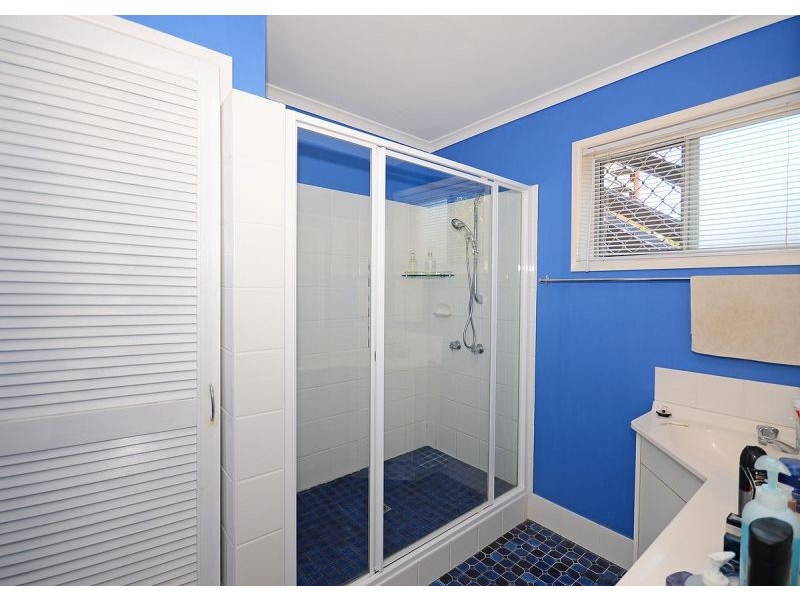 6 Paradise Street, Point Vernon QLD 4655