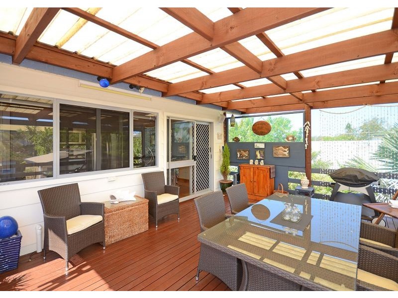 6 Paradise Street, Point Vernon QLD 4655