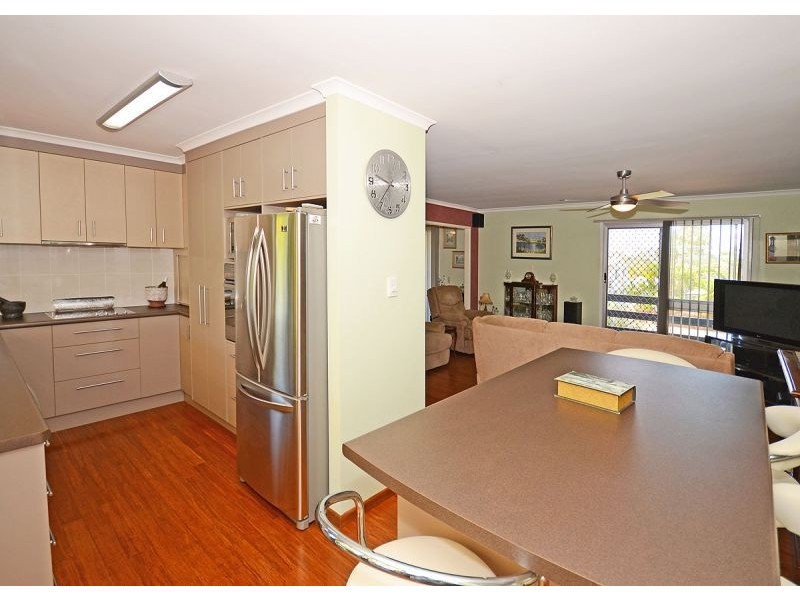 6 Paradise Street, Point Vernon QLD 4655