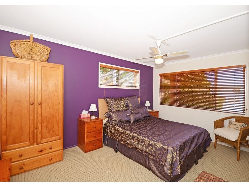 6 Paradise Street, Point Vernon QLD 4655