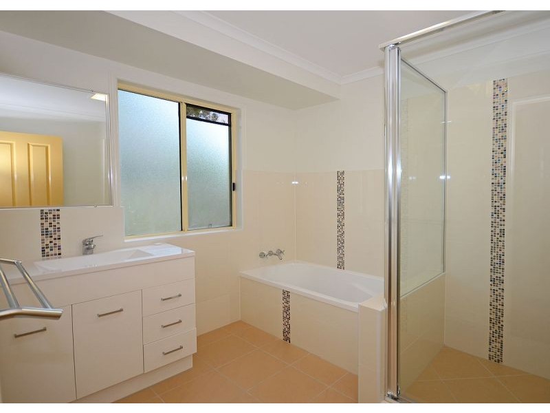 3 Gatakers Lane, Point Vernon QLD 4655
