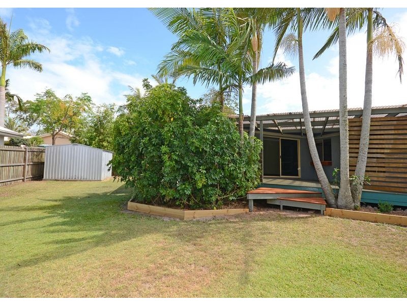 3 Gatakers Lane, Point Vernon QLD 4655