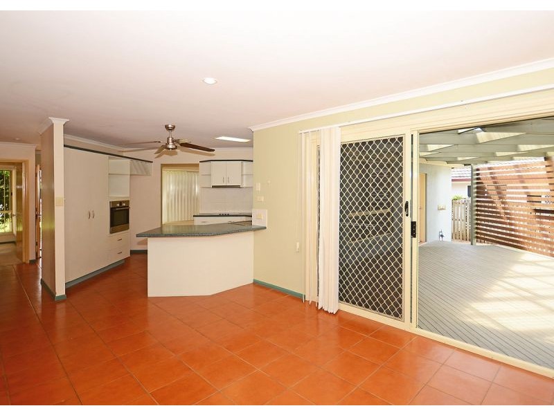 3 Gatakers Lane, Point Vernon QLD 4655
