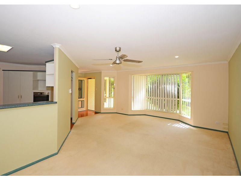 3 Gatakers Lane, Point Vernon QLD 4655