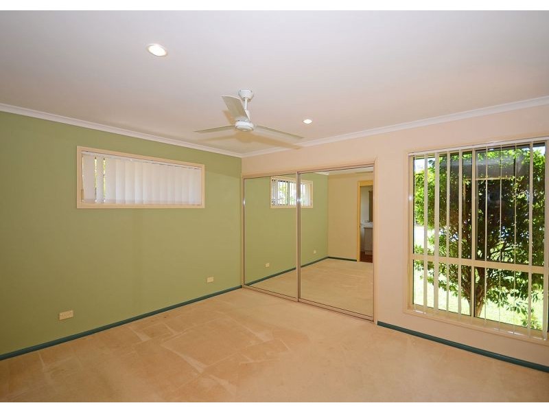 3 Gatakers Lane, Point Vernon QLD 4655
