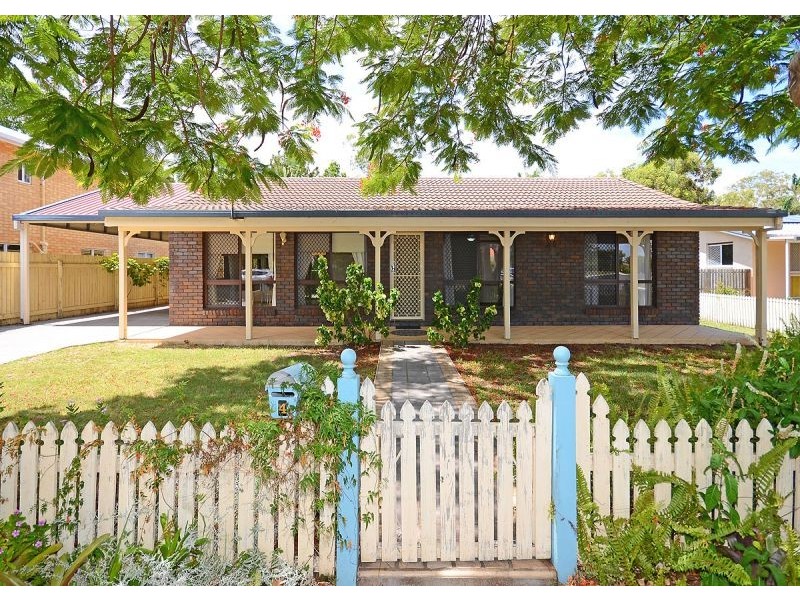 4 William Street, Urangan QLD 4655