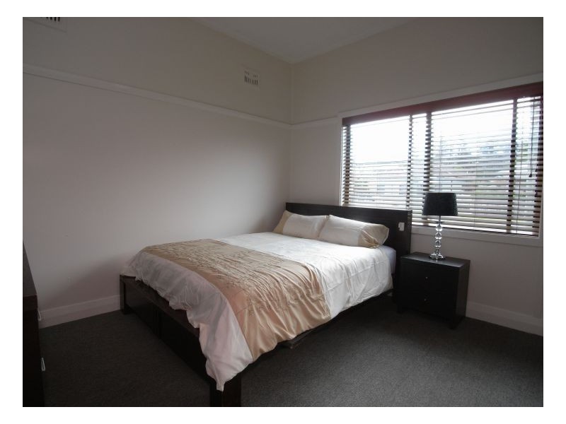 18 Burnett Street, Mayfield NSW 2304