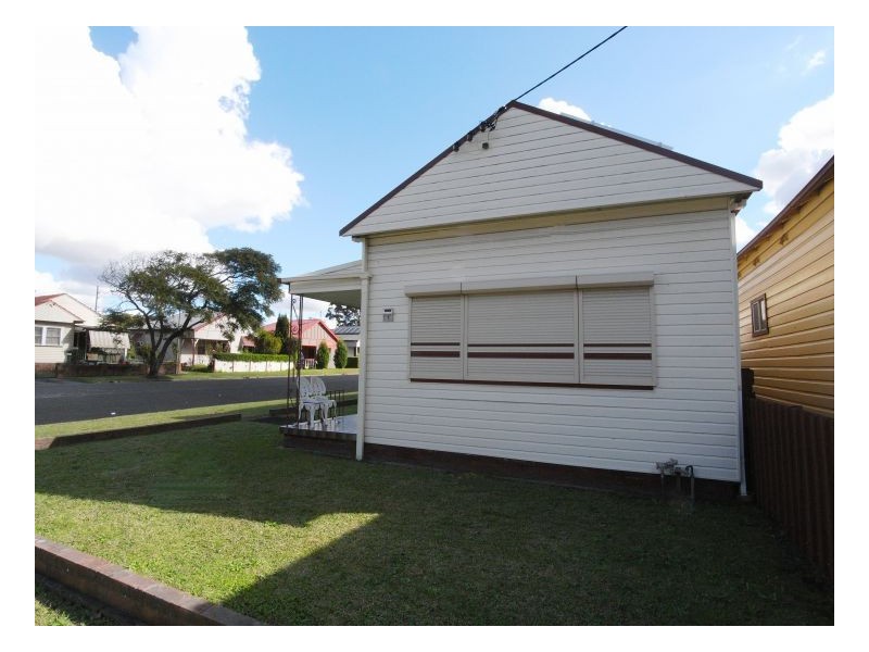 7 Bowker Street, Georgetown NSW 2298