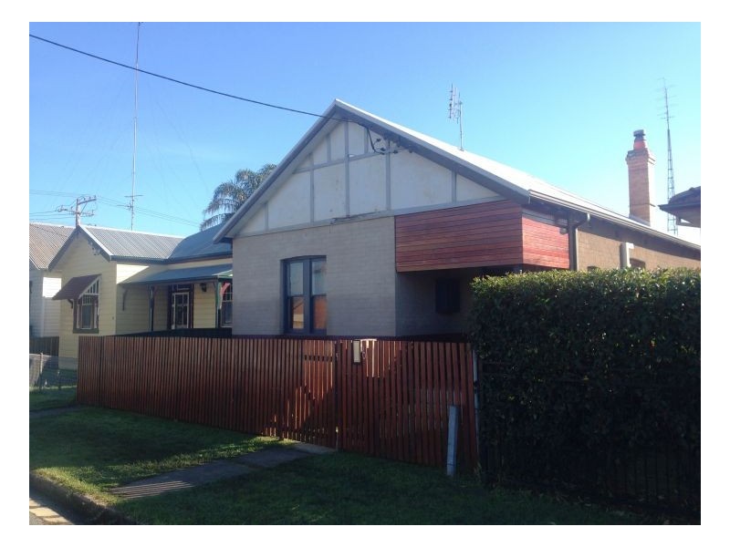 6 Villiers Street, Mayfield NSW 2304