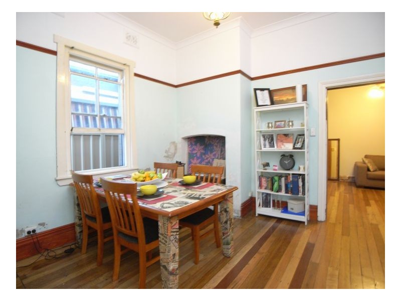 6 Villiers Street, Mayfield NSW 2304