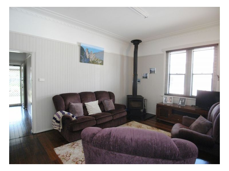 4 Berkeley Street, Mayfield NSW 2304