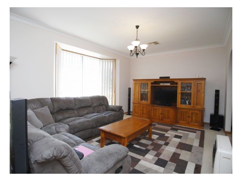 11 Eurabbie Avenue, Warabrook NSW 2304