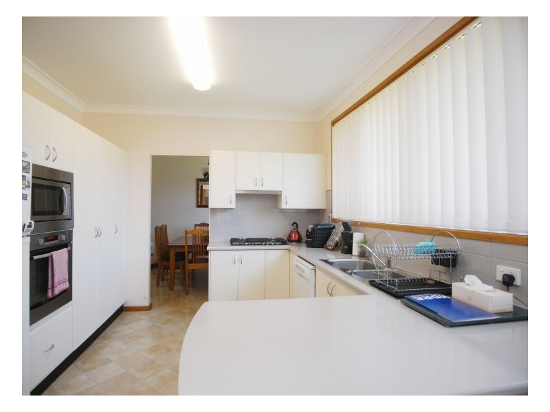 11 Eurabbie Avenue, Warabrook NSW 2304