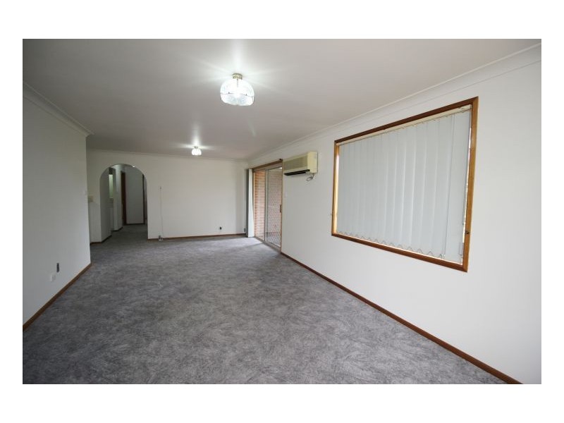 2 36 Bakeri Cct, Warabrook NSW 2304
