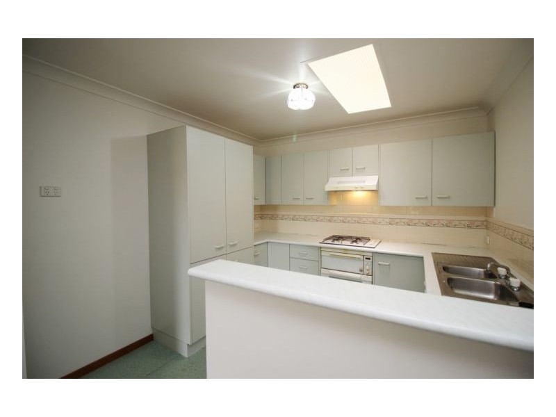 2 36 Bakeri Cct, Warabrook NSW 2304
