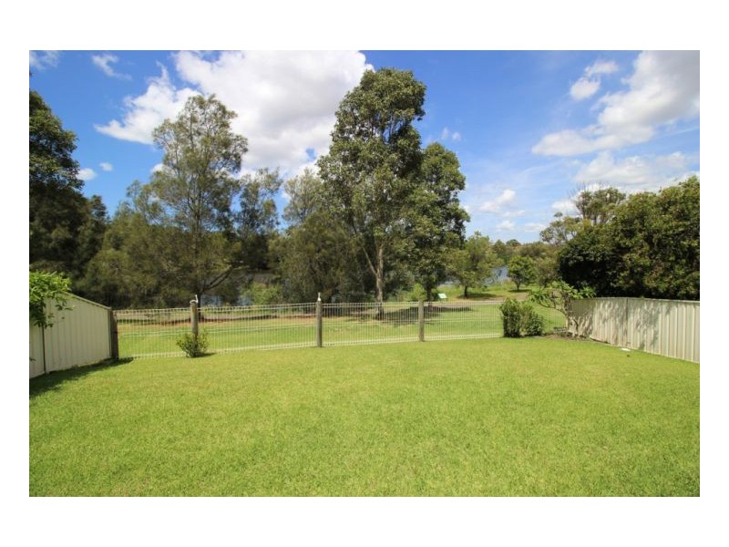 2 36 Bakeri Cct, Warabrook NSW 2304