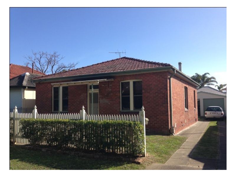 4 Berkeley Street, Mayfield NSW 2304