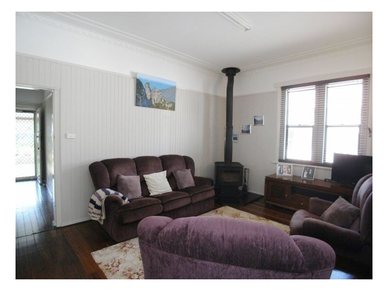 4 Berkeley Street, Mayfield NSW 2304