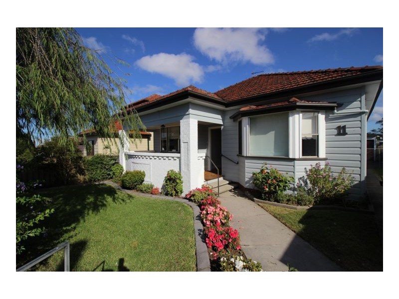 11 Vickers Street, Mayfield NSW 2304