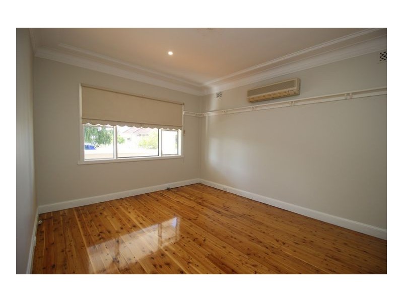 11 Vickers Street, Mayfield NSW 2304