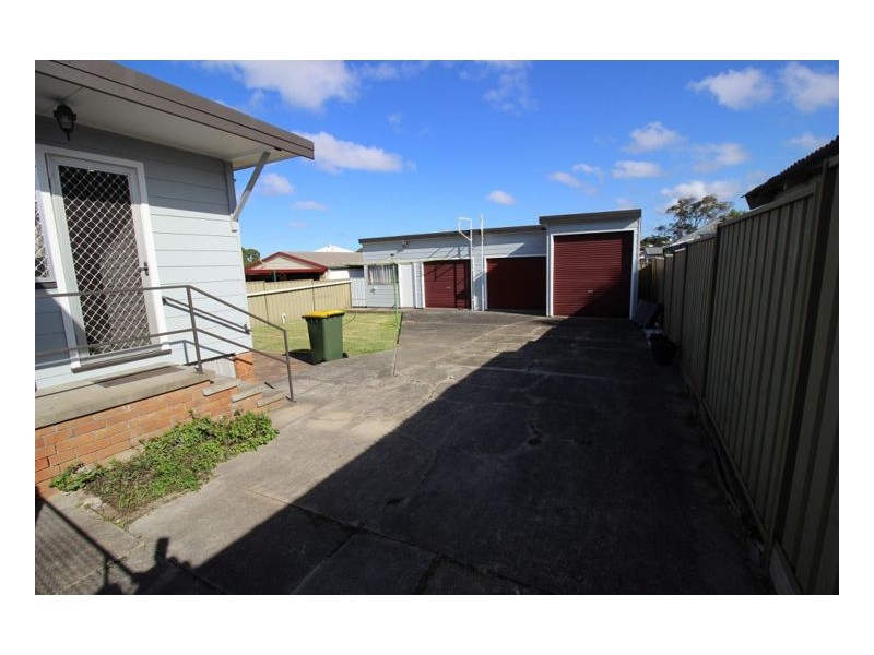 11 Vickers Street, Mayfield NSW 2304