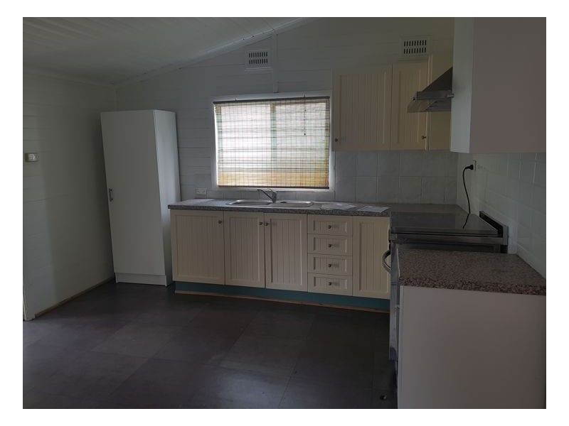 15 Baker St, Mayfield NSW 2304