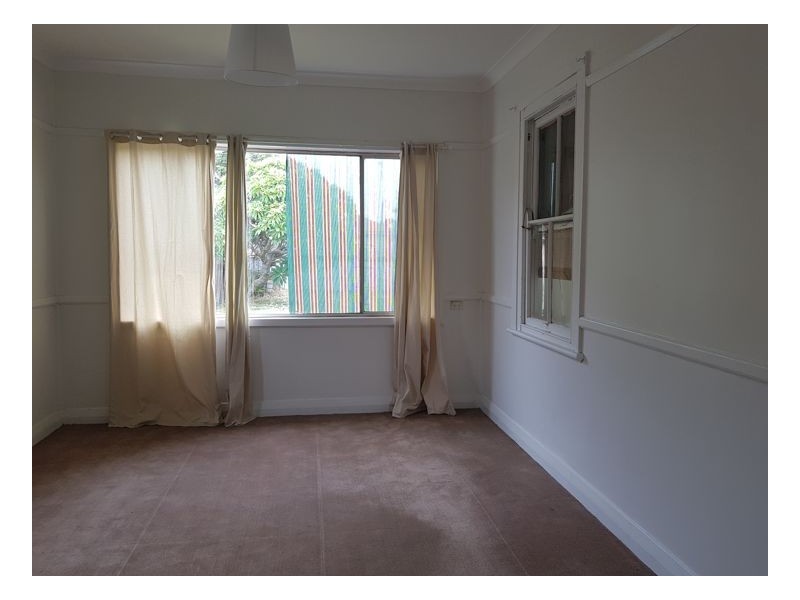 15 Baker St, Mayfield NSW 2304