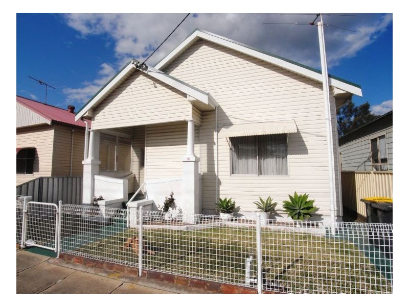 18 Rawson Street, Mayfield NSW 2304