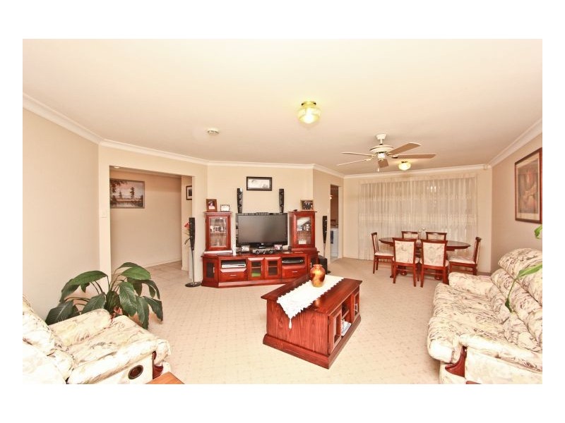 7 Hakea Place, Warabrook NSW 2304