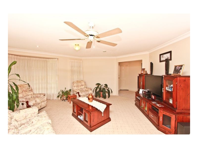 7 Hakea Place, Warabrook NSW 2304