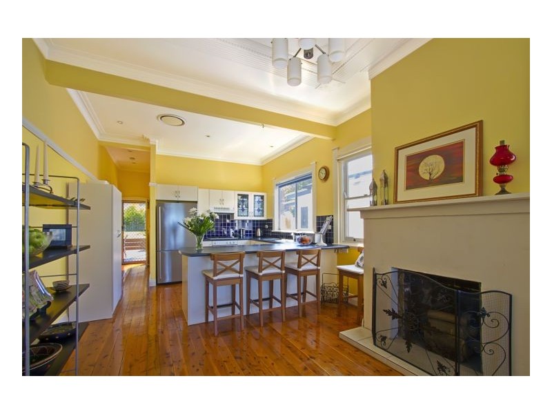 7 Cross St, Mayfield NSW 2304