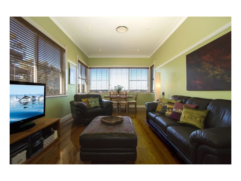 7 Cross St, Mayfield NSW 2304