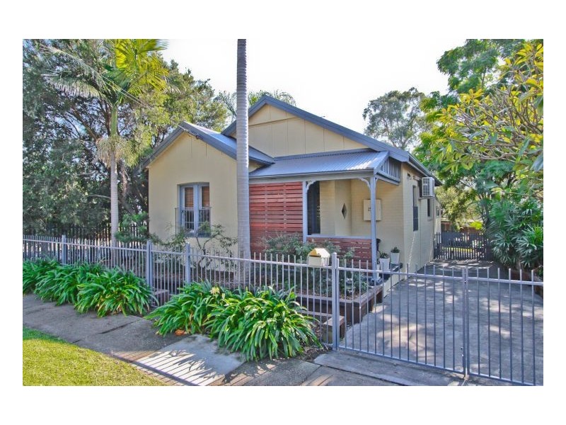 152 Crebert St, Mayfield NSW 2304
