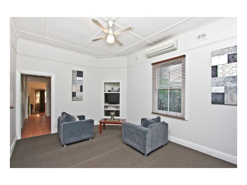 152 Crebert St, Mayfield NSW 2304
