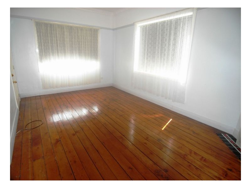 5 Vera Street, Waratah West NSW 2298