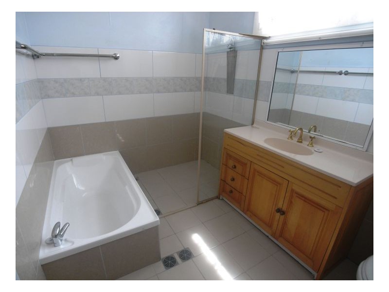 5 Vera Street, Waratah West NSW 2298