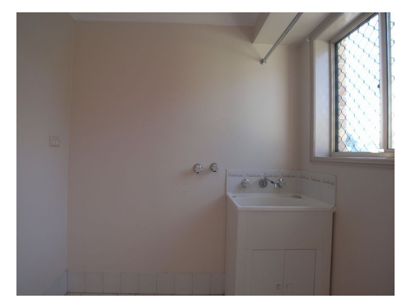 Semi 2 23 Simpson Court, Mayfield NSW 2304